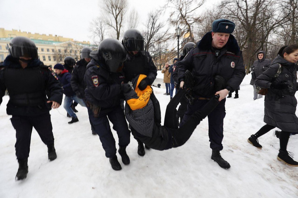 В Москве и Санкт-Петербурге прошли несогласованные марши. Есть задержанные 